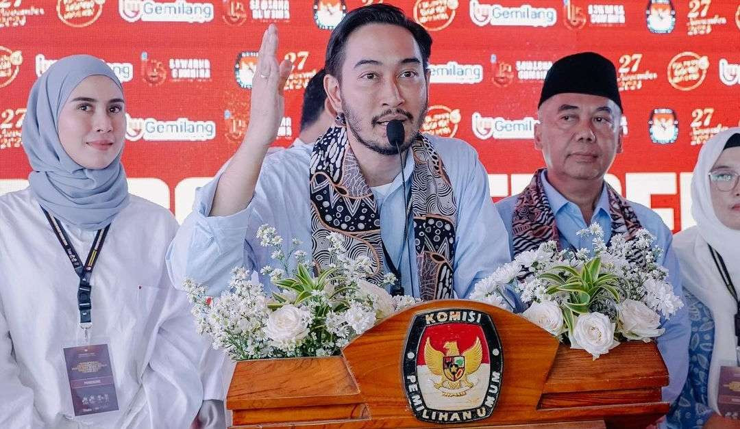 Ritchi Ismail alias Jeje Govinda dan Asep Ismail (kanan) resmi mendaftarkan diri sebagai bakal calon Bupati dan Wakil Bupati Bandung Barat. (F6: Instagram @raffinagita1717)