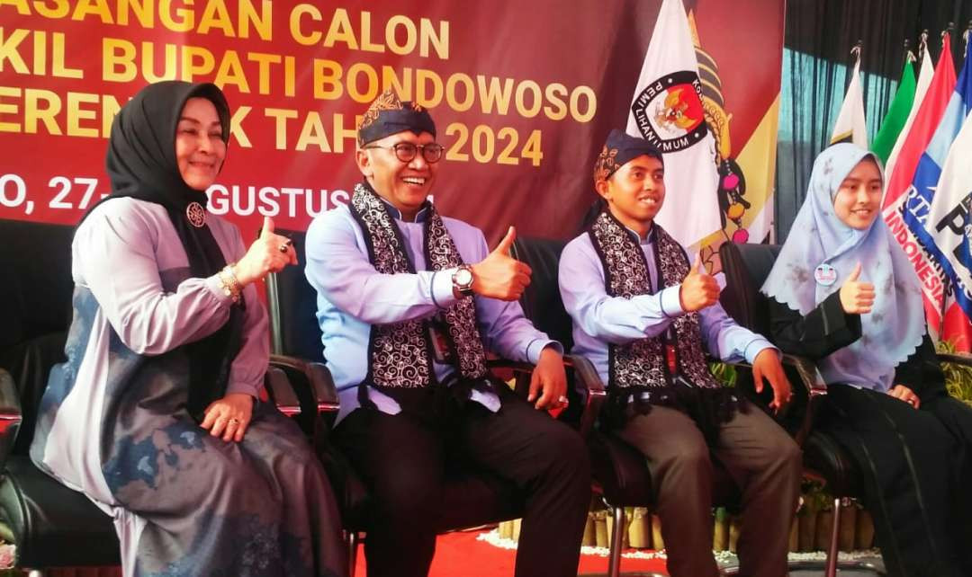 Pasangan Cabup- Cawabup Bambang Soekwanto - Gua Muhamad Baqir berkomitmen menjadi pelayan masyarakat jika terpilih pada Pilkada Bondowoso 2024.(Foto: Guido/Ngopibareng.id)