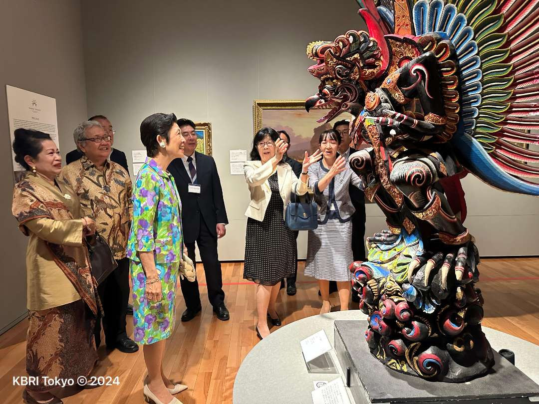 Putri Takamado, salah satu anggota keluarga Kekaisaran Jepang, mengunjungi pameran dan promosi seni budaya Indonesia. (Foto: Dok KBRI Tokyo)