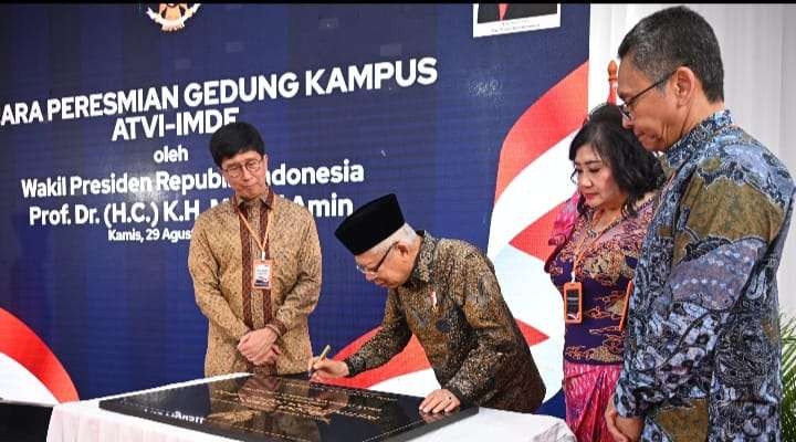 Wakil Presiden (Wapres) Ma’ruf Amin meresmikan Gedung Kampus Akademisi Televisi Indonesia (ATVI), Institut Media Digital EMTEK (IMDE) di Jalan Damai Duri Kepa, Kebon Jeruk, Jakarta Barat, Kamis 29 Agustus 2024. (Foto: Setwapres)