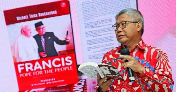 Buku karya Michael Trias Kuncahyono, Duta Besar Luar Biasa dan Berkuasa Penuh RI untuk Tahta Suci (Vatikan), digelar di Menara Kompas Jakarta Jumat 30 Agustus 2024. (Foto: Asmanu Sudharso/Ngopibareng.id)