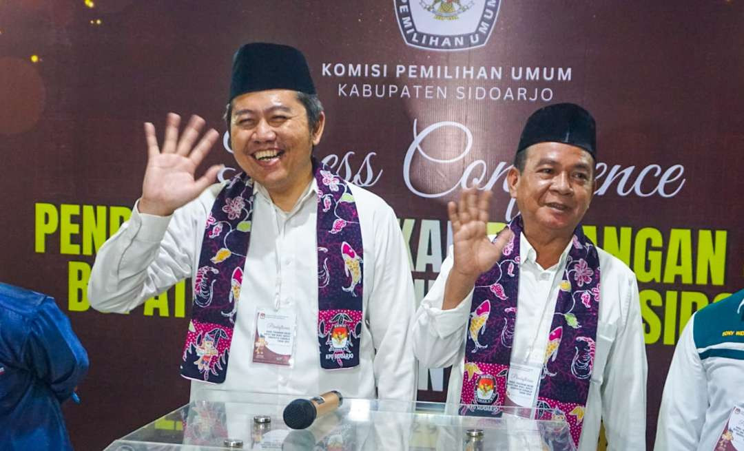 Bakal Calon Bupati dan Bakal Calon Wakil Bupati Sidoarjo, yaitu Achmad Amir Aslichin (Mas Iin) dan Edi Widodo (Abah Edi). (Foto: Aini Arifin/Ngopibareng.id)