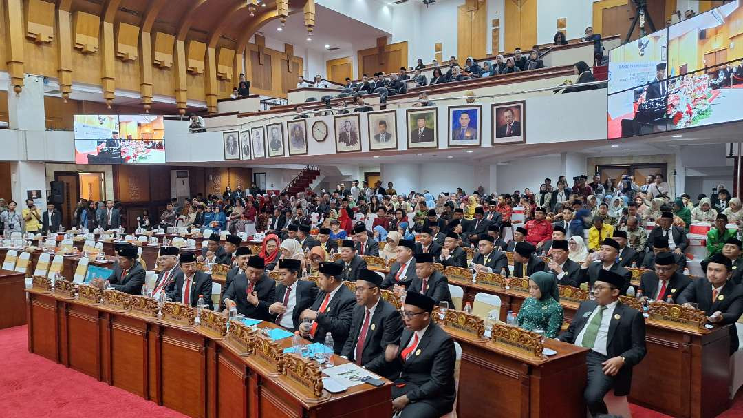 Ilustrasi suasana sidang paripurna di DPRD Kota Surabaya, Sabtu 24 Agustus 2024. (Foto: Julianus Palermo/Ngopibareng.id)