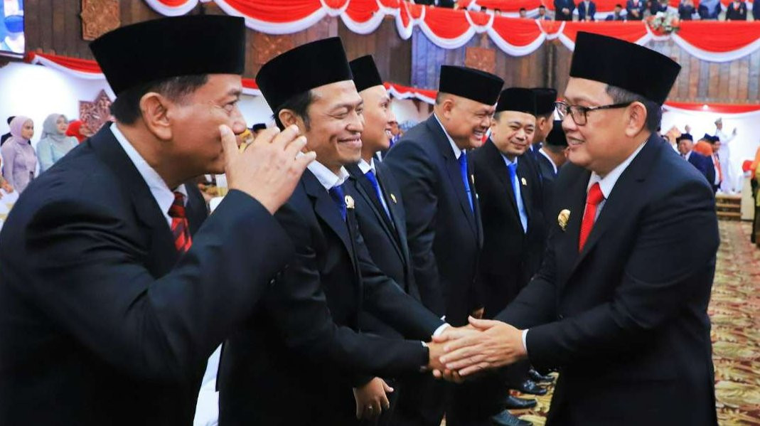 Penjabat (Pj) Gubernur Jawa Timur Adhy Karyono menghadiri acara pengambilan sumpah dan janji 120 anggota DPRD Jatim masa jabatan 2024-2029. (Foto: Biro Adpim Pemprov Jatim)