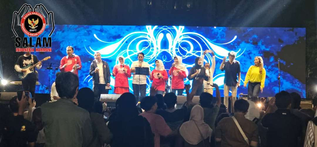 Penyelenggaraan "Youth of Indonesia (YOI) Fest 2024" di lapangan terbuka Universitas Negeri Surabaya. (Foto: adi/ngopibareng.id)