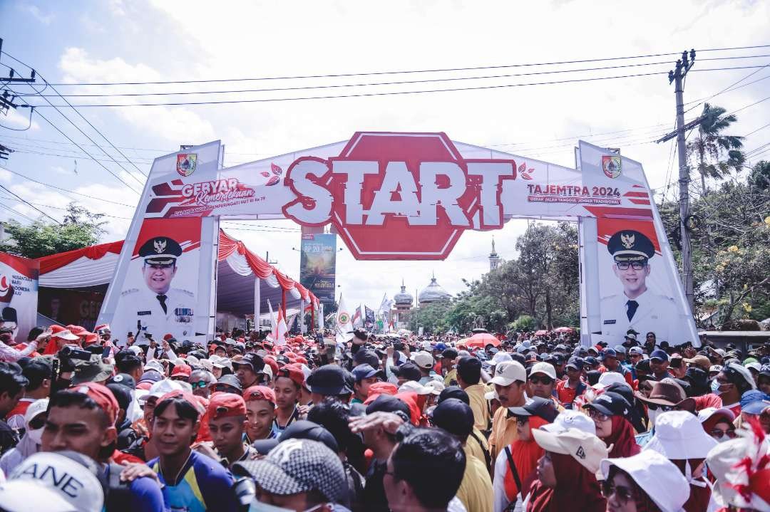 Belasan ribu peserta Tajemtra 2024 saat berkumpul di garis Start (Foto: Dok Diskominfo Jember)