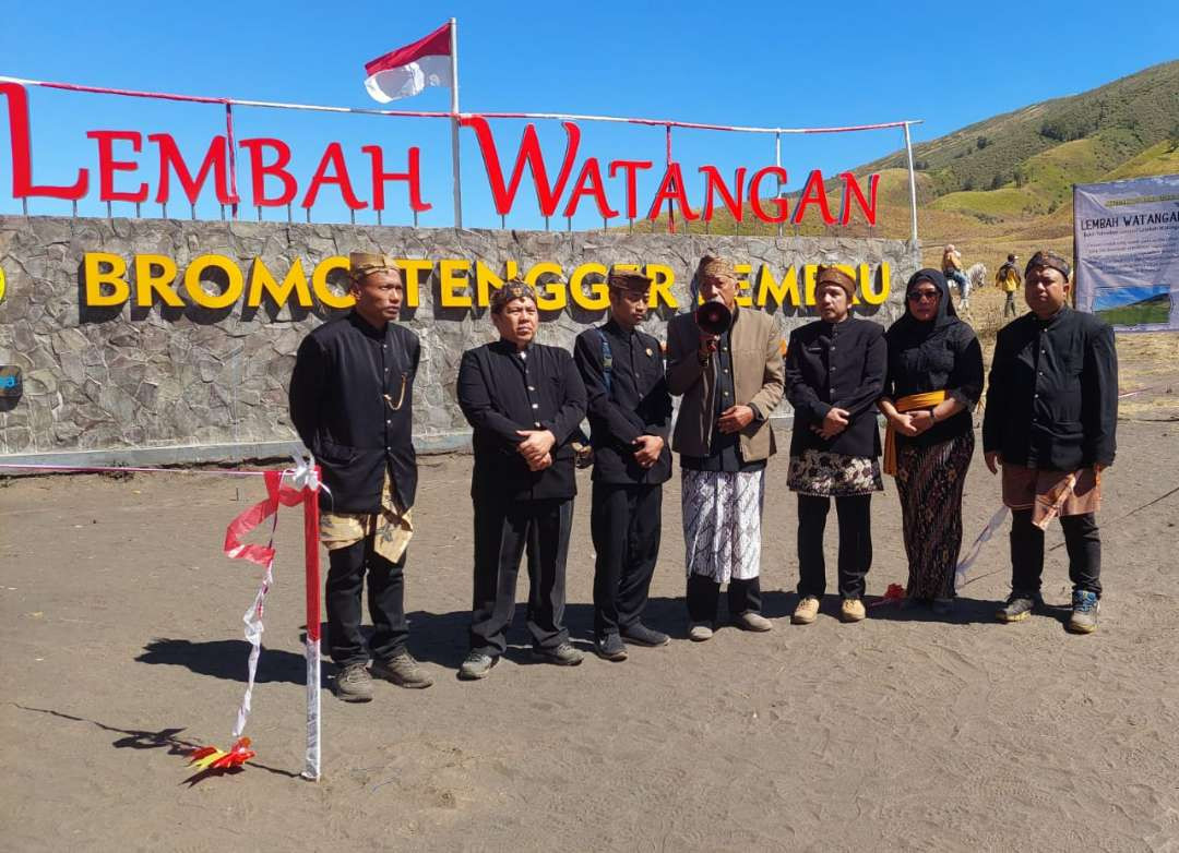 Bukit Teletubbies di kawasan Gunung Bromo yang kemudian berubah nama menjadi Lembah Watangan. (Foto: Ikhsan Mahmudi/Ngopibareng.id)