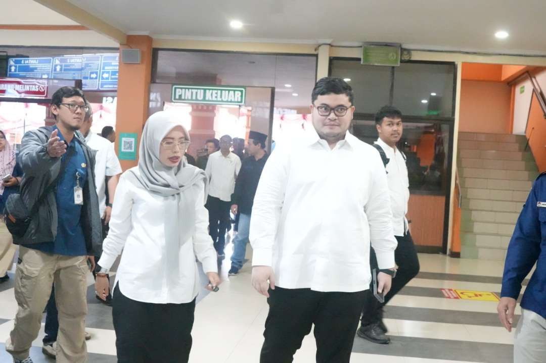 Bakal Calon Bupati Kediri Hanindhito Himawan Pramana beserta wakilnya Dewi Mariya Ulfa menjalani serangkaian tes kesehatan rohani di RSSA Malang (Foto: Istimewa)