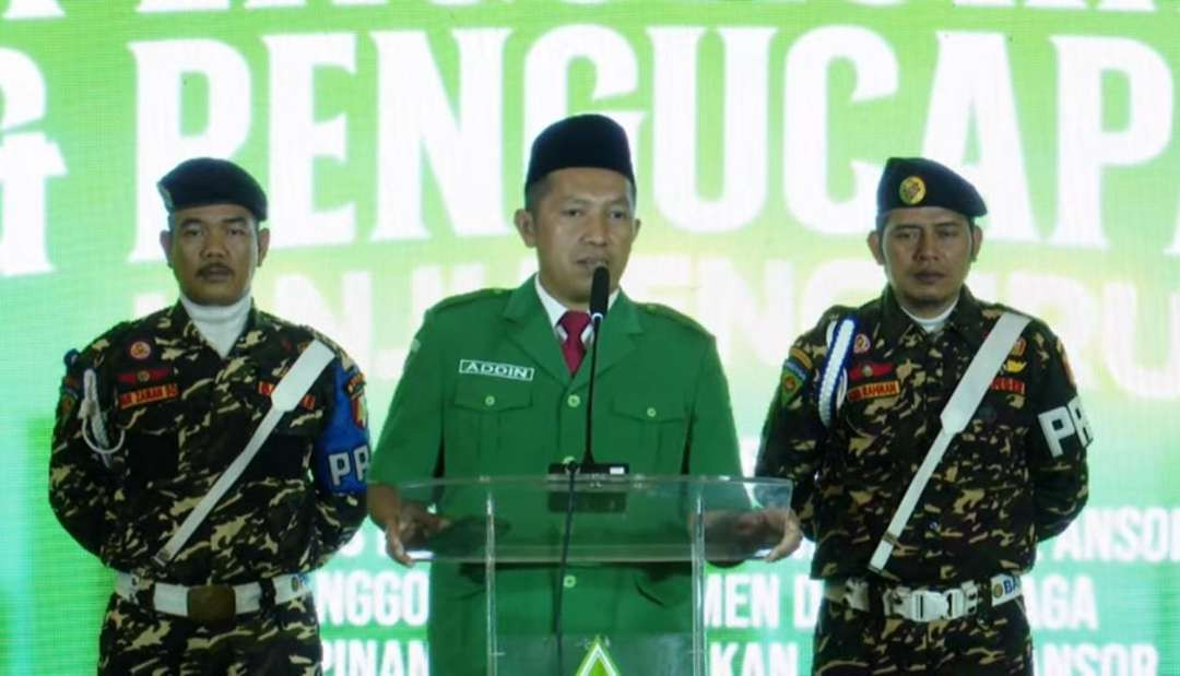 Addin Jauharudin saat mengukuhkan Pengurus Satkornas Banser di Hotel Marcury. (Foto: Imam Kusnin Ahmad for ngopibareng.id)