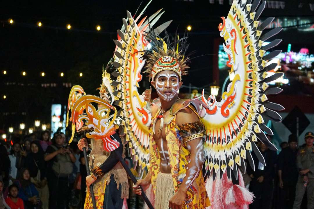 Puncak HUT ke-79 RI, meriahnya Carnival Budaya Cakrawala Dunia penampilan kelurahan se-Kota Pasuruan. (Foto: Humas Pemkot Pasuruan)