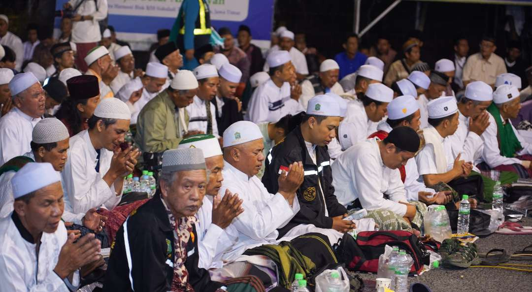 Setiap waktu umat Islam berkesempatan membaca Al-Quran. Bahkan membacanys terus menerus (mendaras). (Foto: dok/ngopibareng.id)