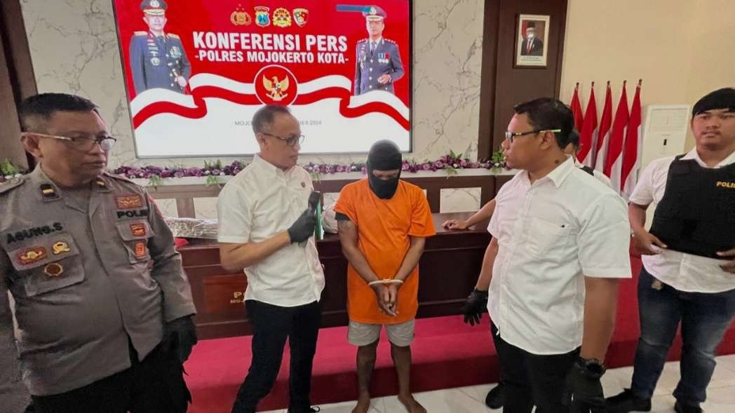 Konferensi pers kasus dukun palsu di Mapolres Mojokerto Kota.(Foto: Deni Lukmantara/Ngopibareng.id)