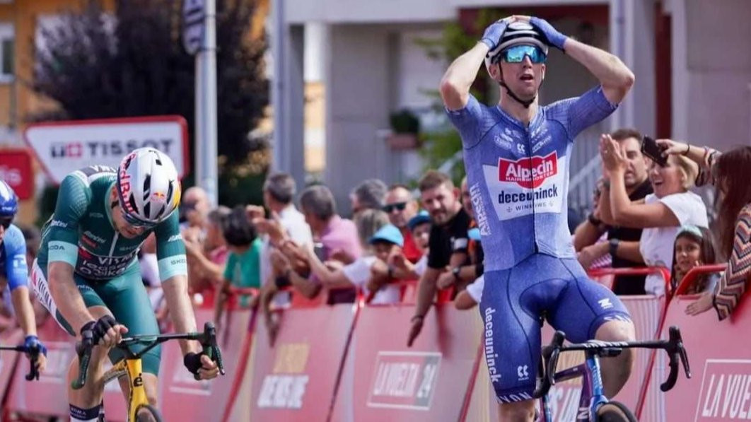 Kaden Groves (kanan) seorang sprinter yang bisa memenangkan etape 14 Vuelta a Espana yang berkarakter climber. (Foto: Istimewa)