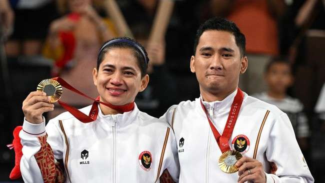 Pasangan Hikmat Ramdani/Leani Ratri Oktila dalam nomor ganda campuran SL3-SU5 raih medali emas pertama di Paralimpiade Paris 2024. (Foto: Istimewa)