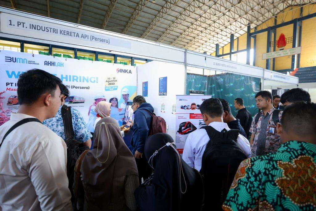 Para pencari kerja mendatangi job fair, yang digelar Pemkab Banyuwangi tahun lalu. (Foto: Humas Pemkab Banyuwangi)