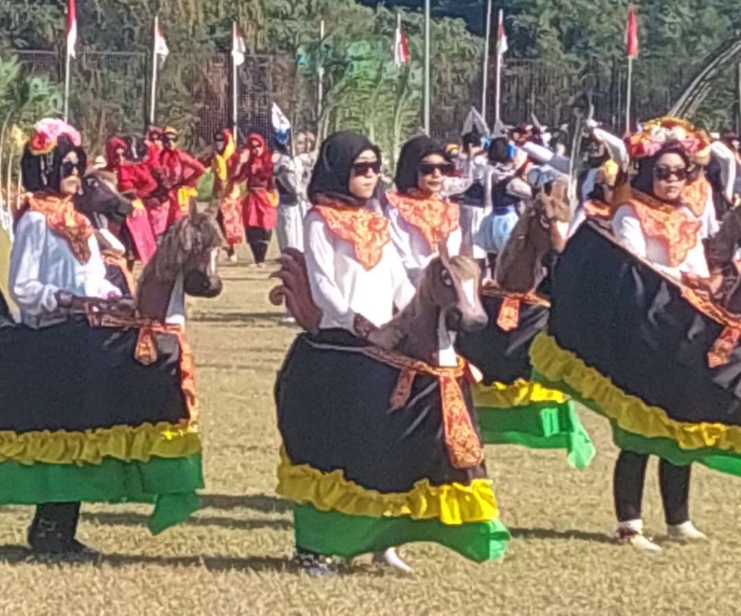 Tari Jaran Bodag mewarnai Hari Jadi Kota Probolinggo ke-665 di Stadion Bayuangga. (Foto: Ikhsan Mahmudi/Ngopibareng.id)