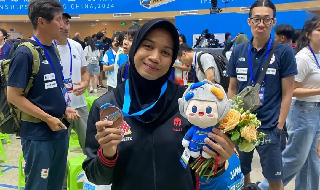 Atlet panjat tebing Ponorogo, Putri Wijaya Berliana meraih medali perunggu dari ajang IFSC Youth World Championship 2024 di Guiyang, China. (Foto: dok. kominfo)