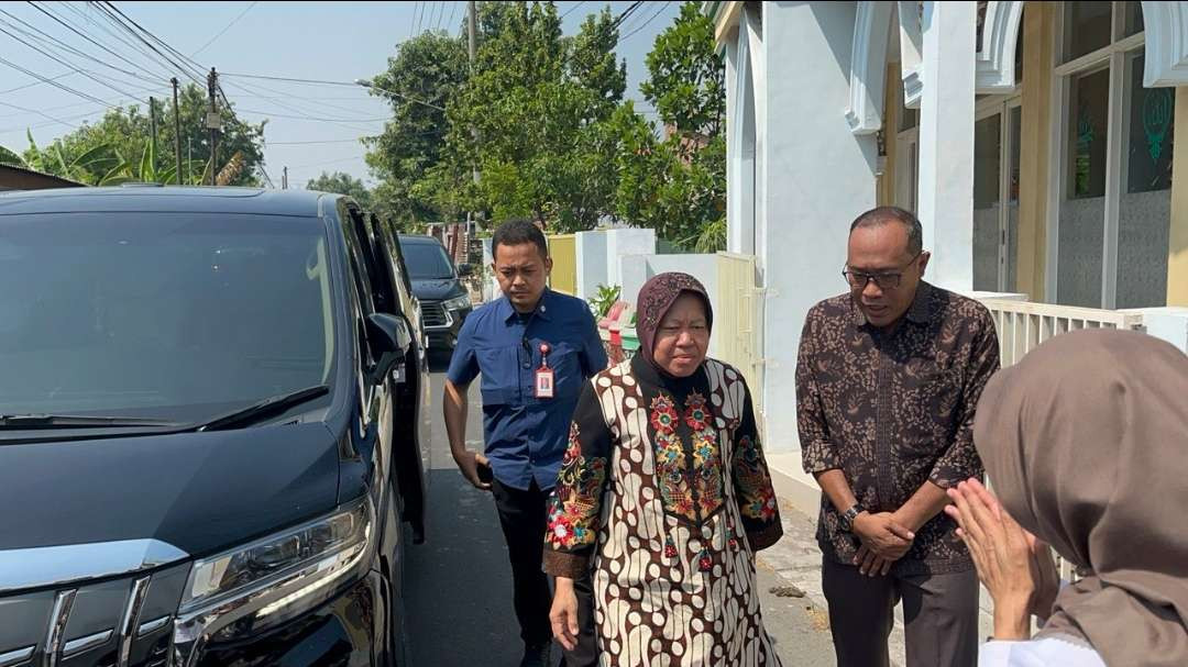 Kedatangan Risma saat berkunjung ke Kota Mojokerto.(Foto Deni Lukmantara/Ngopibareng.id)