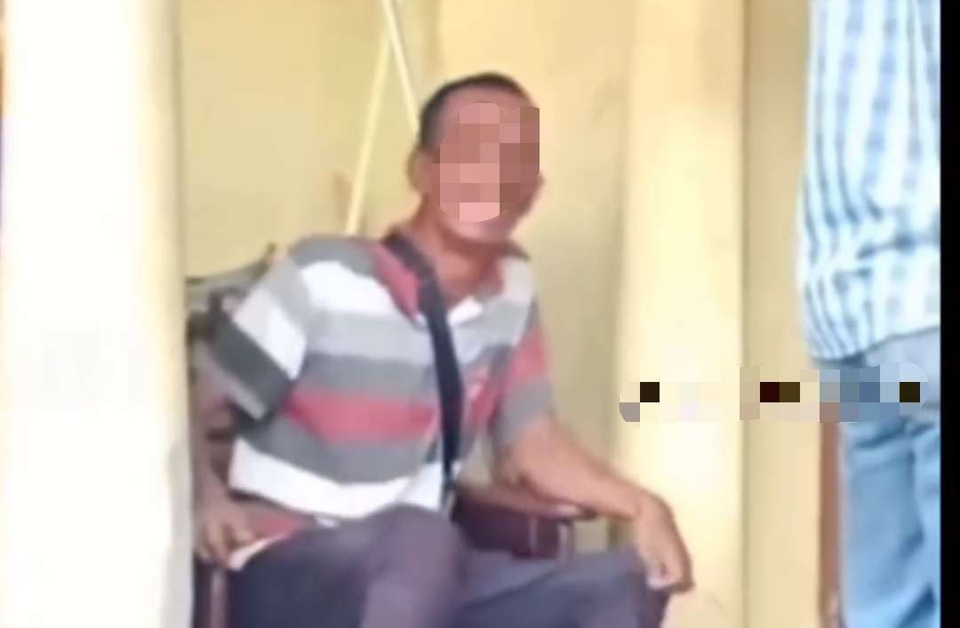 Ayah korban, siswi SMP tewas diperkosa dan dibunuh di Palembang, histeris melihat mayat putrinya. Para pelaku tergiur video porno. (Foto: Istimewa)