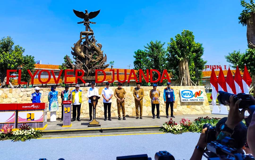 Presiden Joko Widodo saat meresmikan Flyover Djuanda, Sidoarjo (Foto : Aini/Ngopibareng.id)