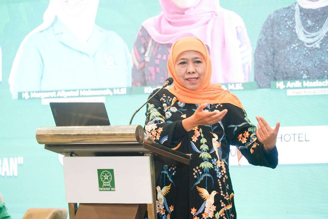 Gubernur Jawa Timur periode 2019-2024 Khofifah Indar Puarawansa mendorong para perempuan muda anggota Fatayat NU untuk membentuk super team. (Foto: Dok Khofifah)