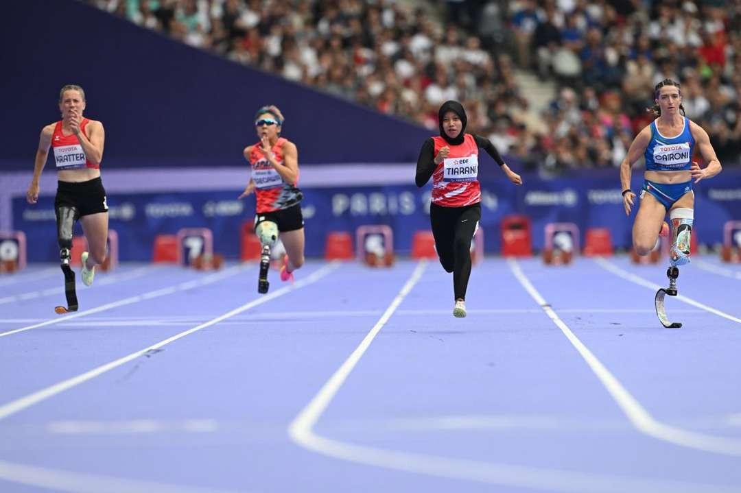 Karisma Evi Tiarani meraih medali perak nomor lari 100 meter putri klasifikasi T63 Paralimpiade Paris. (Foto: Istimewa)