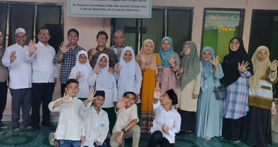 Tim Evaluasi Pendidikan Keagamaan Non Formal Itjen dipimpin Akhmad Hariyanto sebagai Pengendali Teknis, Muhammad Yudhi Firmansyah sebagai Ketua Tim, dan anggota Tim yang terdiri dari Achmad Taufik dan Kuntoaji. (Foto Itjen for ngopibareng.id).