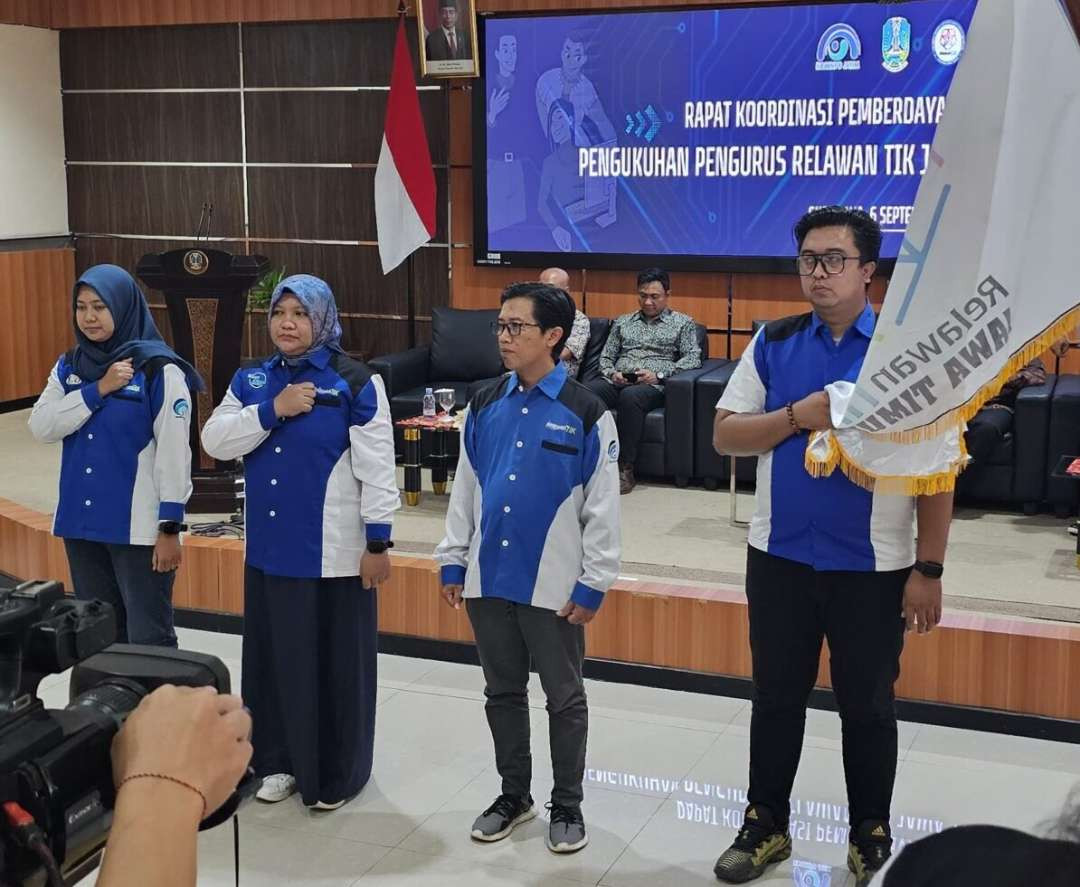 Relawan Teknologi Informasi dan Komunikasi (RTIK) Jawa Timur menjalin kerja sama yang lebih erat dengan Stikosa AWS. (Foto: Dokumentasi Stikosa AWS)