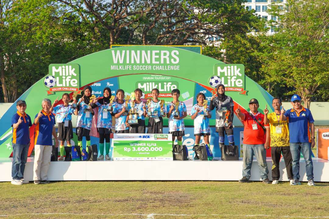 Tim KU 12 SDN Ketabang 1A berhasil menjadi juara MilkLife Soccer Challenge - Surabaya Series 2 2024 di Stadion Brawijaya. (Foto: Istimewa)