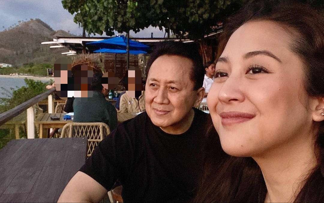 Sherina Munaf liburan bersama ayah, Triawan Munaf di tengah isu keretakan rumah tangganya bersama Baskara Mahendra. (Foto: Instagram Sherina Munaf)