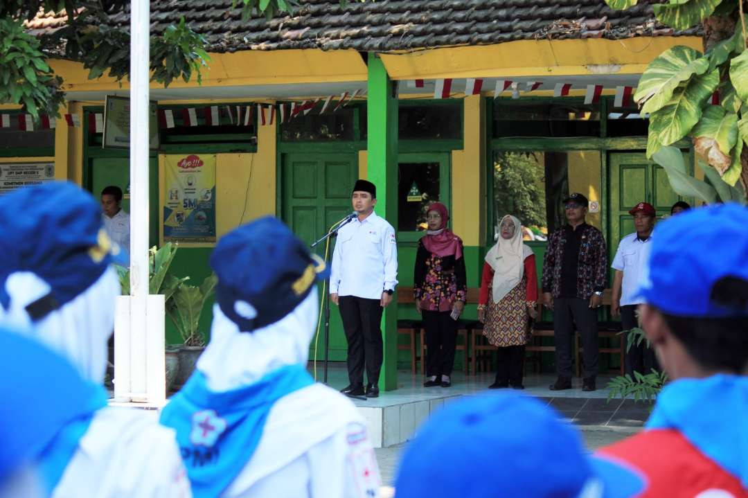 Wakil Wali Kota Pasuruan Adi Wibowo, (Mas Adi) pimpin apel Pembukaan Latihan Gabungan Palang Merah Remaja (PMR) berlokasi di SMP Negeri 5 Kota Pasuruan. (Foto: Pemkot Pasuruan)