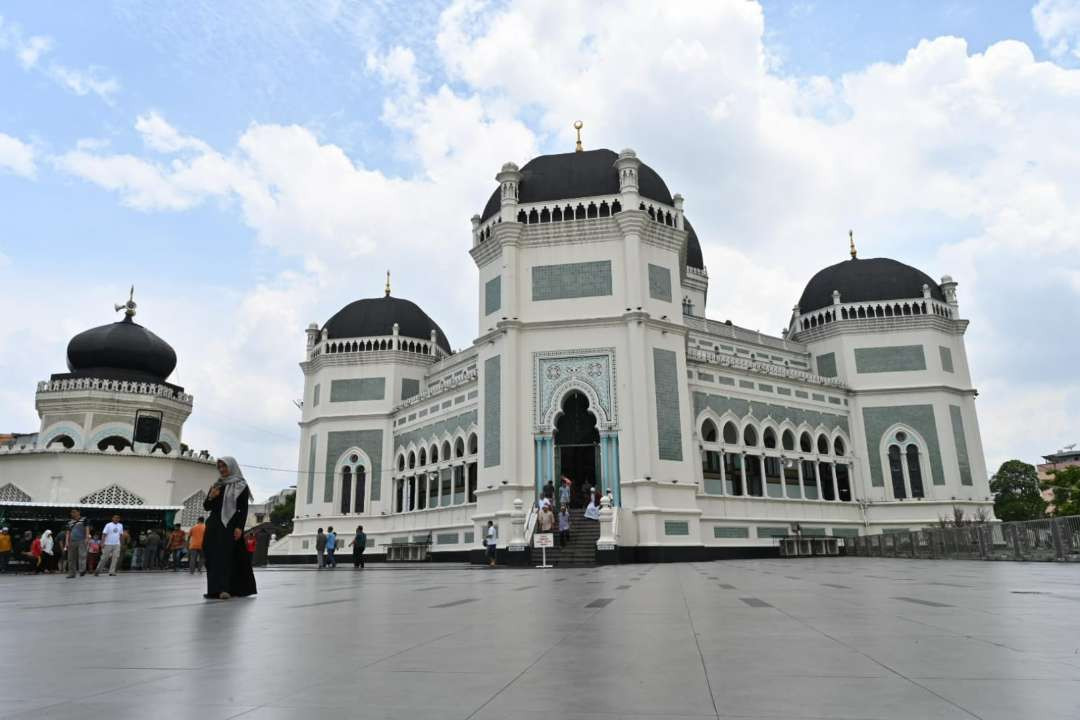 Masjid Raya Al-Mahsun merupakan saksi kejayaan Kesultanan Deli di masanya. (Foto: Fahrizal Arnas/Ngopibareng.id)