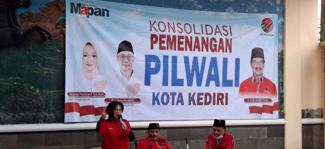 Anggota DPRD Jatim, Wara Sundari Reny Pramana ajak kader partai menangkan Pilwali Kota Kediri 2024. (Foto: Fendi Lesmana/Ngopibareng.id)