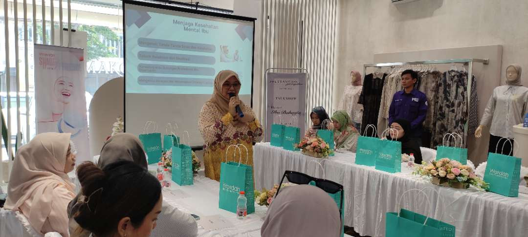 Komunitas Aleza Women Kediri ikuti talkshow Tips Menjadi Perempuan Bahagia (Foto: Fendi Lesmana/ngopibareng.id)