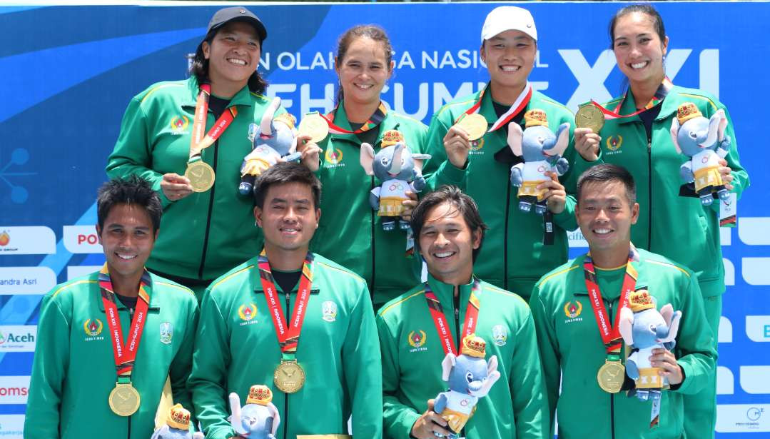 Tim tenis lapangan Jatim nomor beregu putra dan putri Jatim sukses mengawinkan medali emas di PON XXI 2024 Aceh-Sumut. (Foto: Fariz Yarbo/Ngopibareng.id)