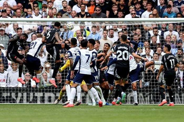 Arsenal memenangi derby London Utara 1-0 atas Tottenham Hotspur dalam lanjutan Liga Inggris, Minggu, 15 September 2024 di Stadion Tottenham. (Foto: AP)