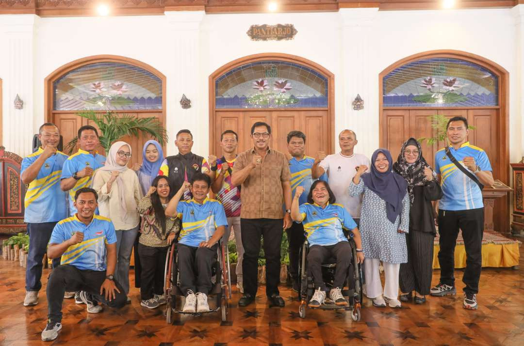 Penjabat Gubernur Jawa Tengah, Nana Sudjana memberikan motivasi kepada 373 atlet penyandang disabilitas asal Jateng yang akan  berlaga di ajang Pekan Paralimpiade Nasional (Peparnas) XVII tahun 2024. (Foto: Humas Pemprov Jateng)