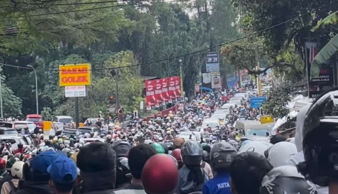 Lautan kendaraan di kawasan wisata Puncak, Bogor, Jawa Barat, Minggu 15 September 2024. (Foto: Instagram)