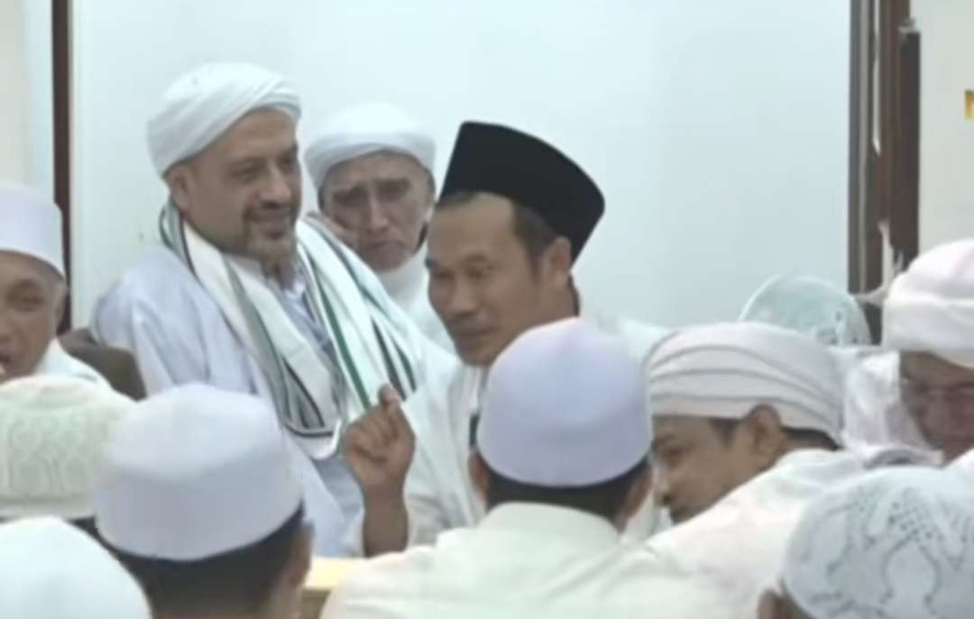 KH Ahmad Bahauddin Nursalim alias Gus Baha memukau para alim di Pasuruan, saat Haul KH Hamid bin Umar Pasuruan, Jumat-Sabtu 13-14 September 2024.(Foto:dok/ngopibareng.id)