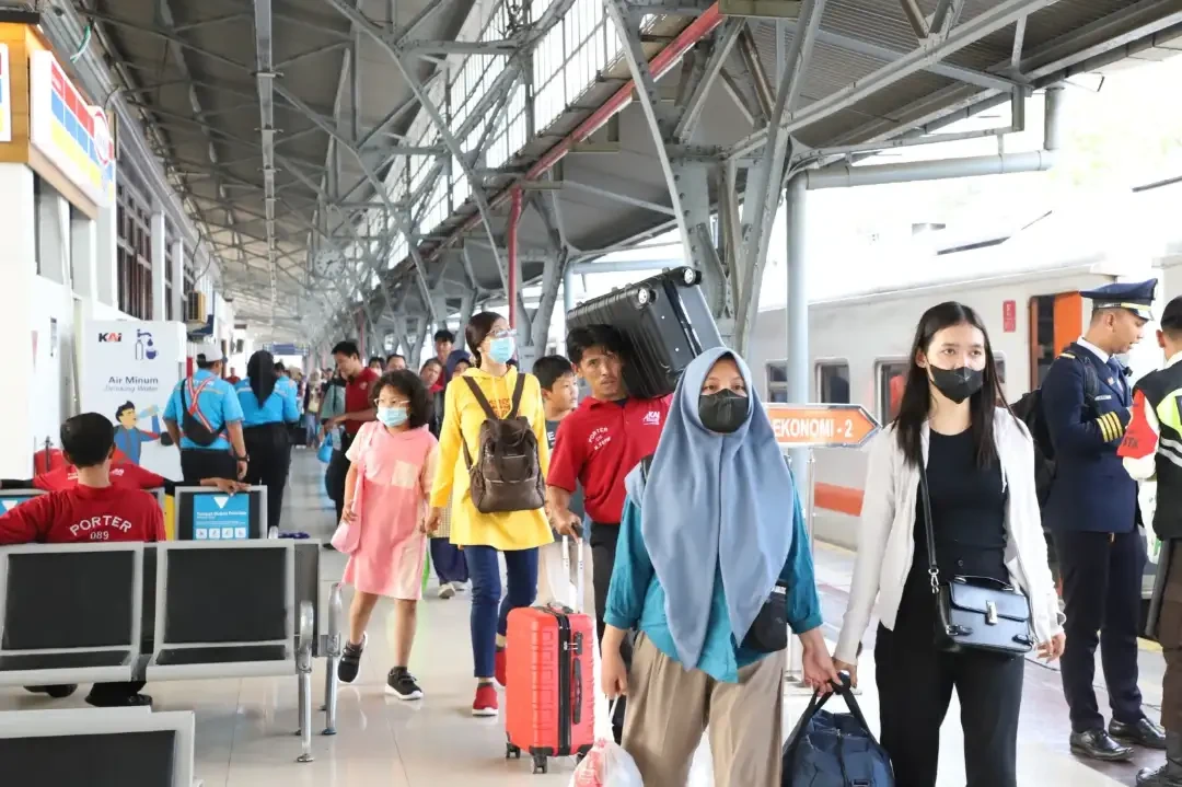 Liburan Maulid Nabu Muhammad SAW dimanfaatkan warga untuk liburan di daerah pariwisata dengan menggunakan kereta api pada Senin 16 September 2024. (Foto: dok. ptkai)