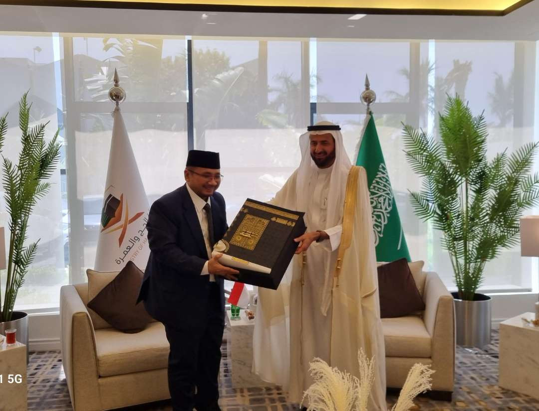 Menteri Agama Yaqut Cholil Qoumas bertemu dengan Menteri Haji dan Umrah Arab Saudi Tawfiq F Al Rabiah di kantor Kementerian Haji dan Umrah, Jeddah. (Foto: Kemenag)