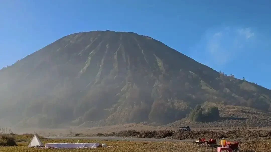 Balai Besar (TNBTS) mencatat angka kunjungan wisatawan yang datang ke Gunung Bromo saat momen ini mencapai 9.061 orang. (Foto: Ant)