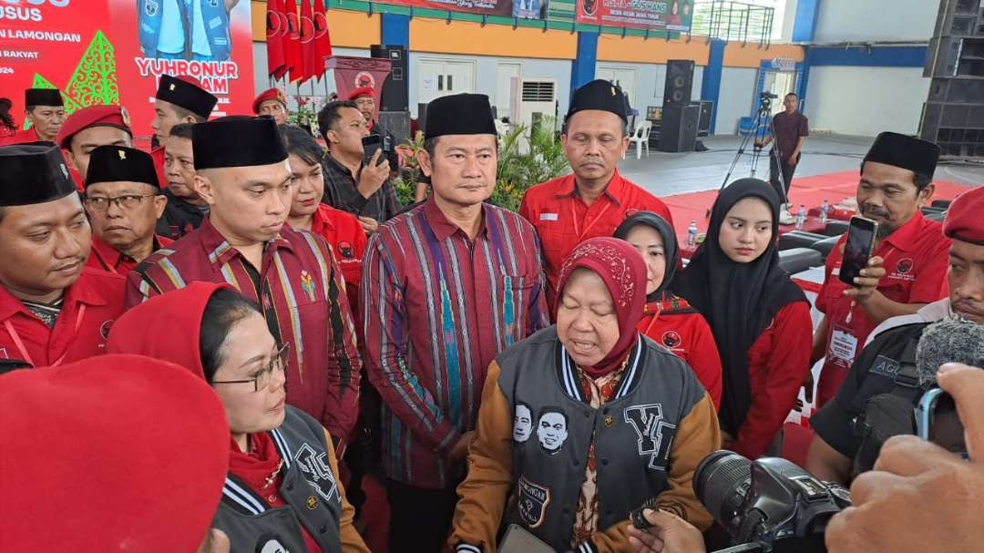 Sekretaris DPD PDI Perjuangan (PDIP) Sri Untari bersama bacagub Jatim, Tri Rismaharini juga pasangan bacabup Yes-Dirham hadir di Rakercabsus PDIP Lamongan. (Foto: Istimewa)