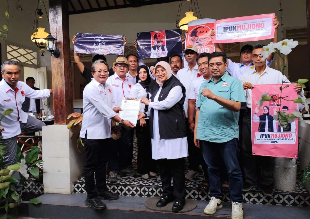 Bupati Banyuwangi menerima surat dukungan Projo (Foto : istimewa)