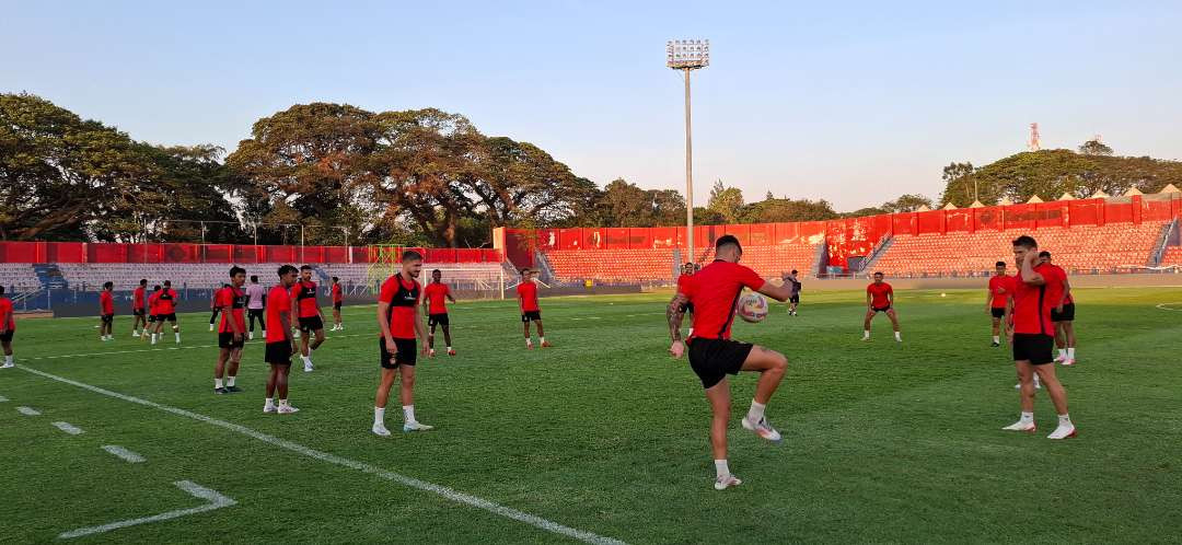 Sehari jelang lawan Persita Tangerang, Persik Kediri gelar latihan di Stadion Brawijaya Kediri. (Foto: Fendi Lesmana/Ngopibareng.id)