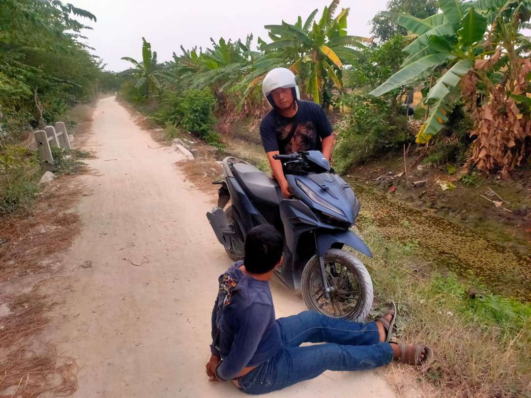 Satu dari tiga terduga pelaku yang berhasil diamankan kasus curanmor di Lamongan (Foto :  Istimewa)