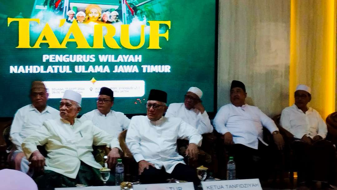 Acara Ta'aruf PWNU Jatim 2024-2029 di Gedung PWNU Jatim, Surabaya, Selasa 17 September 2024. Tampak Rais Syuriah PWNU KH M Anwar Manshur dan Ketua PWNU Jatim KH Kikin Abd Hakim Mahfudz. (Foto:adi/ngopibareng.id)