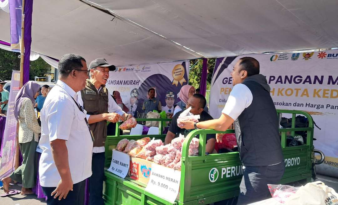 Pemerintah Kota Kediri kembali menggulirkan gerakan pangan murah di parkir Taman Makam Pahlawan Joyoboyo, Rabu 18 September 2024. (Foto: Istimewa)