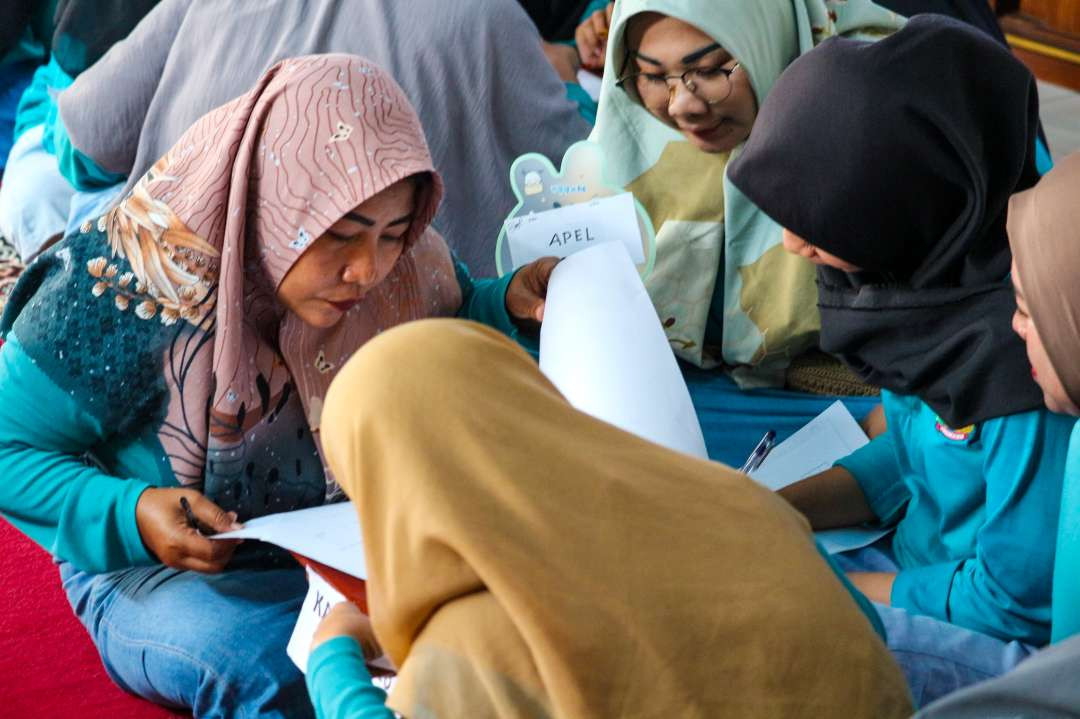 Warga binaan Rutan Perempuan Surabaya saat ikuti lomba peringatan Maulid nabi muhammad (Foto: Aini/Ngopibareng.id)