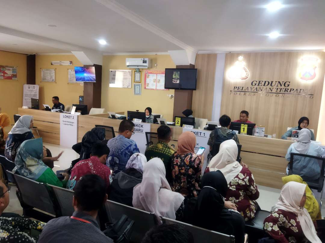 Jumlah warga yang mengurus Surat Keterangan Catatan Kepolisian (SKCK) meningkat drastic di Kepolisian Resor Bojonegoro pada Kamis 19 September 2024. (Foto: dok.Polres Bojonegoro)